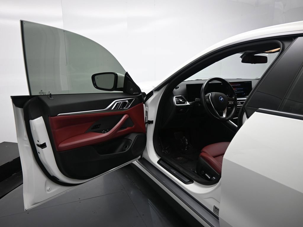Used 2022 BMW i4 eDrive40 w/ Premium Package image 9