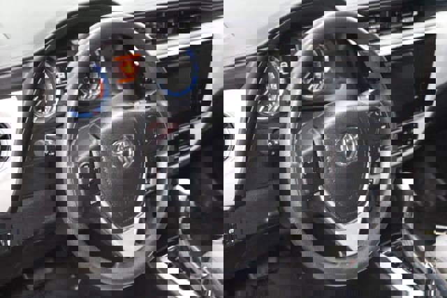 Used 2018 Toyota Corolla LE image 11