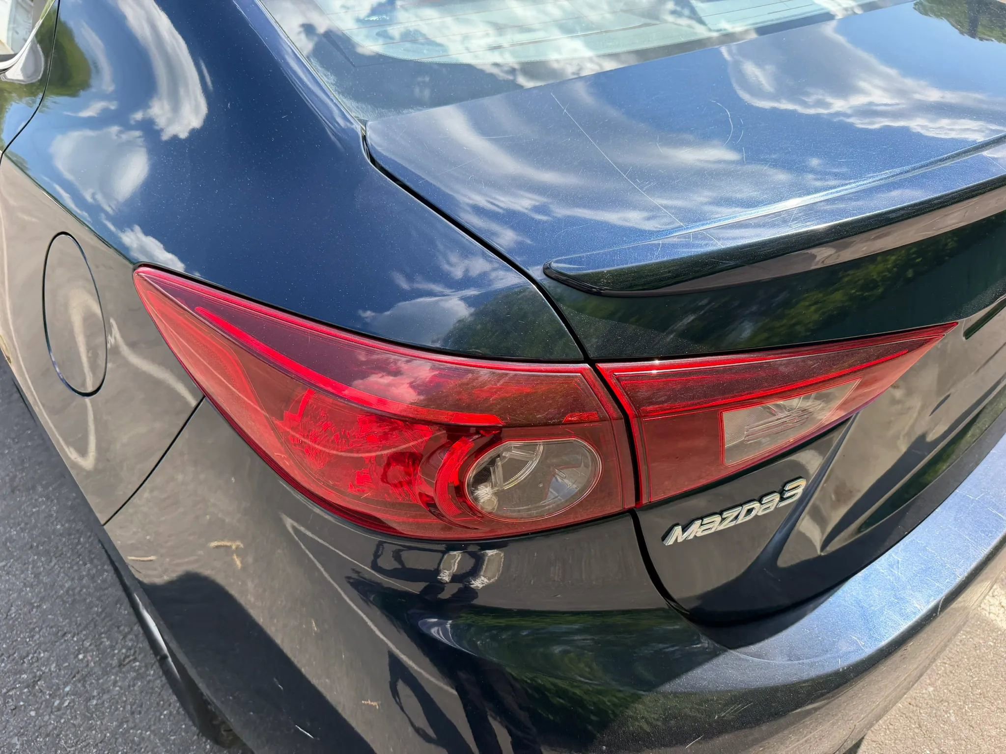 Used 2014 MAZDA MAZDA3 i Touring w/ Technology Package FWD image 9