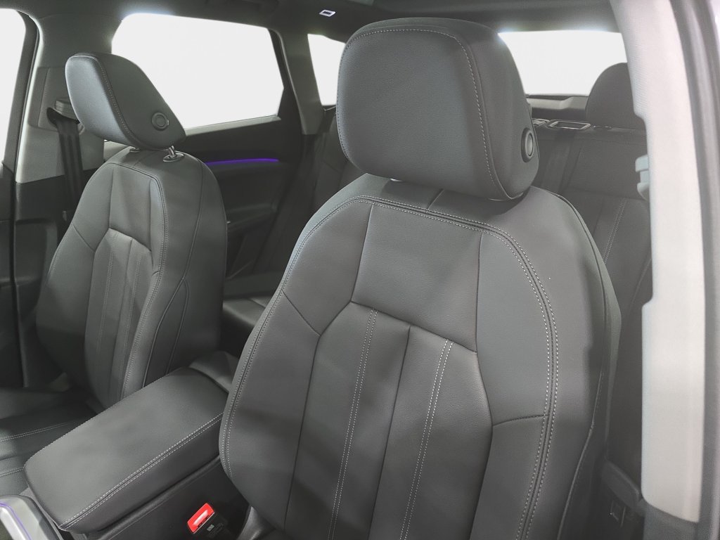 Certified 2025 Audi Q5 Premium w/ Convenience Package AWD/4WD image 17