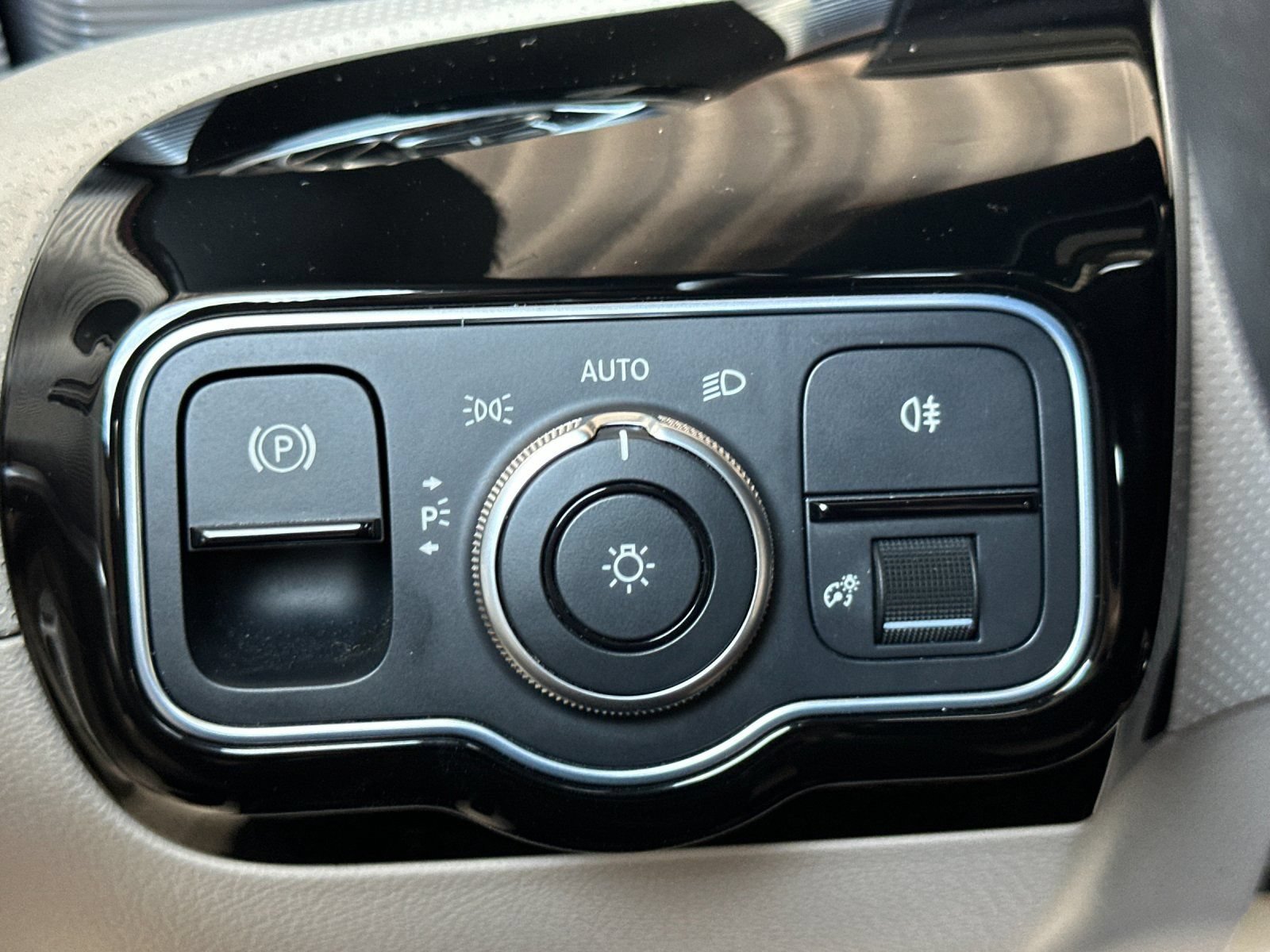 Used 2021 Mercedes-Benz CLA 250 w/ Premium Package image 32