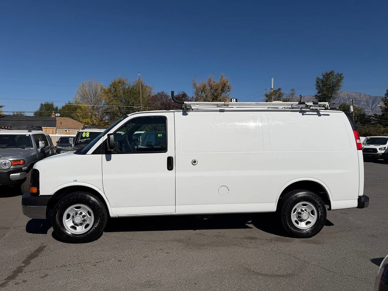 Used 2014 Chevrolet Express 2500 video 1