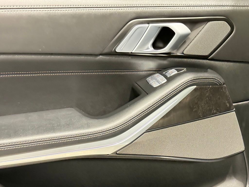 Used 2024 BMW X7 xDrive40i w/ Premium Package image 23