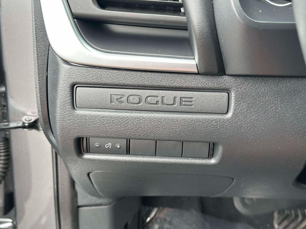 Used 2023 Nissan Rogue S AWD/4WD image 19