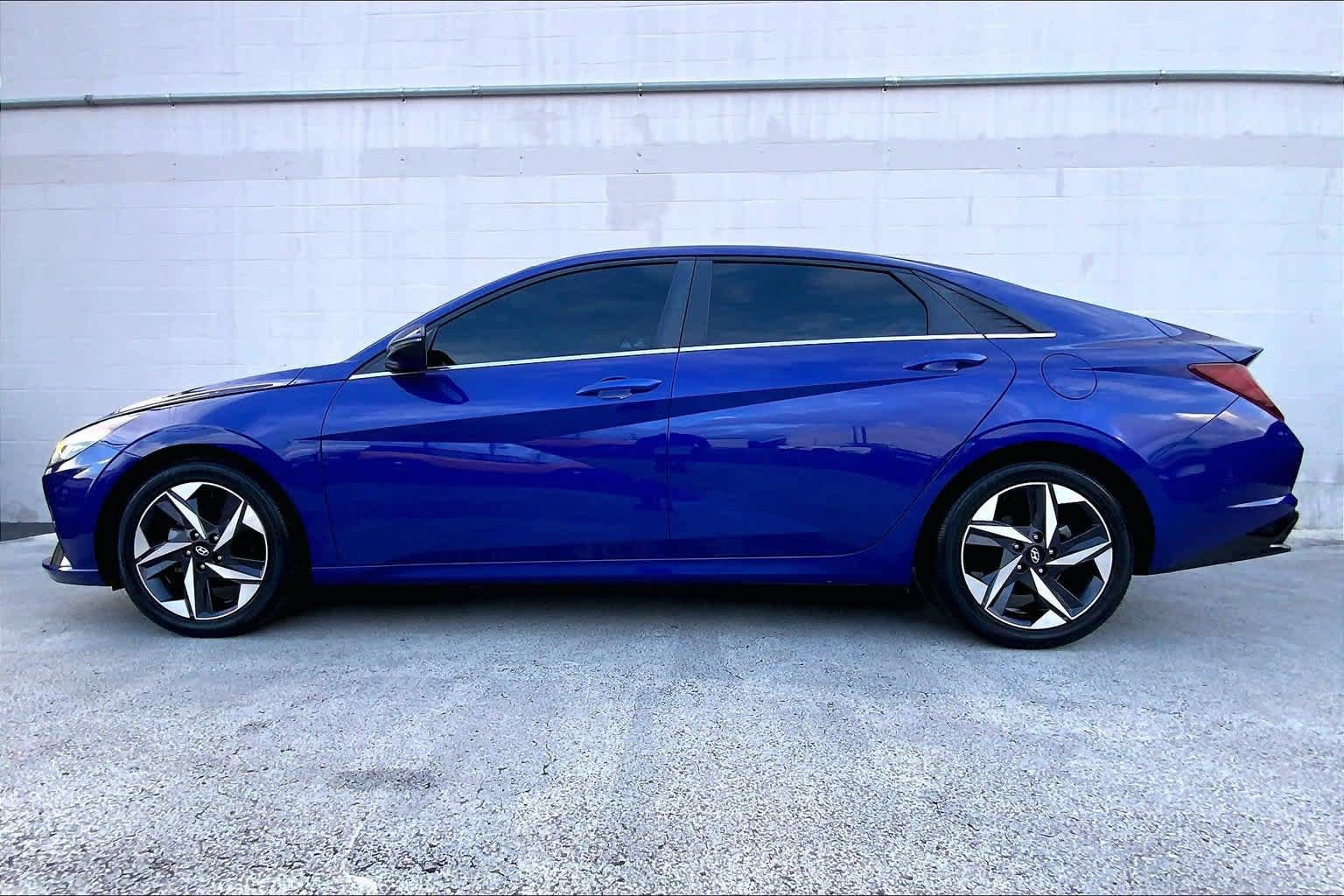 Used 2023 Hyundai Elantra Limited FWD image 3