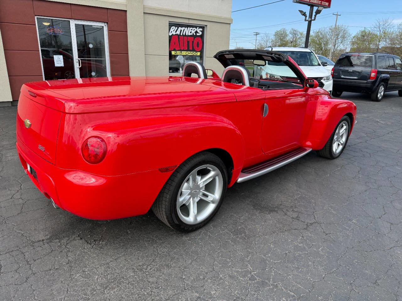 Used 2004 Chevrolet SSR w/ Preferred Equipment Group RWD image 5