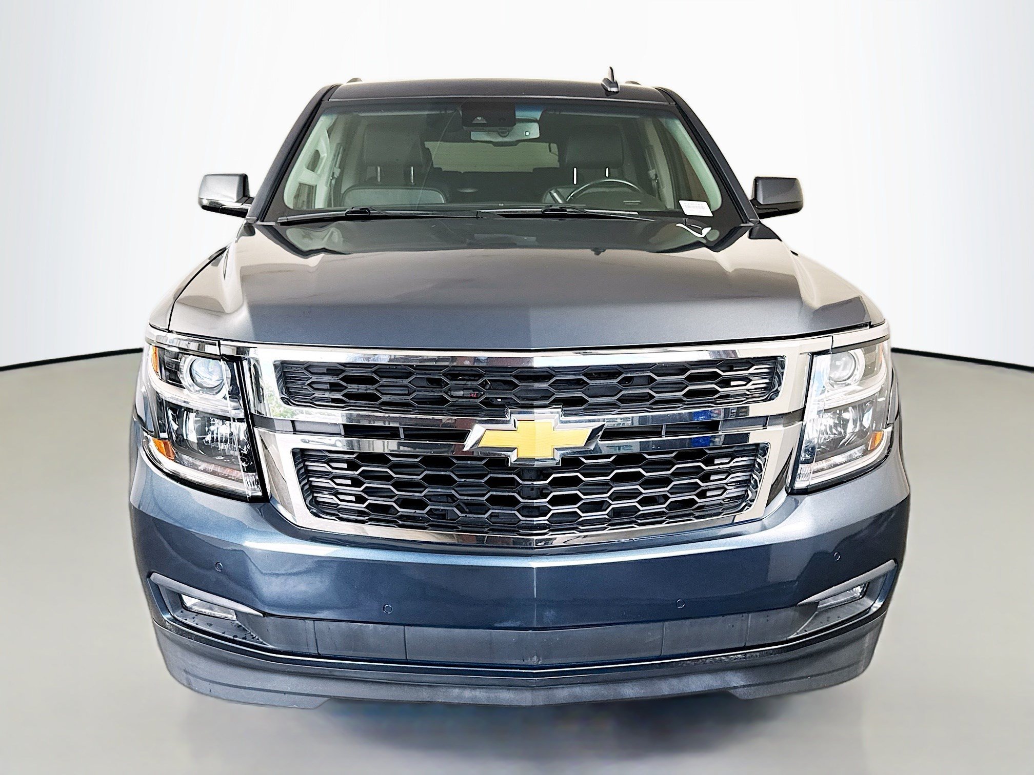Used 2020 Chevrolet Suburban LT w/ Luxury Package RWD image 2