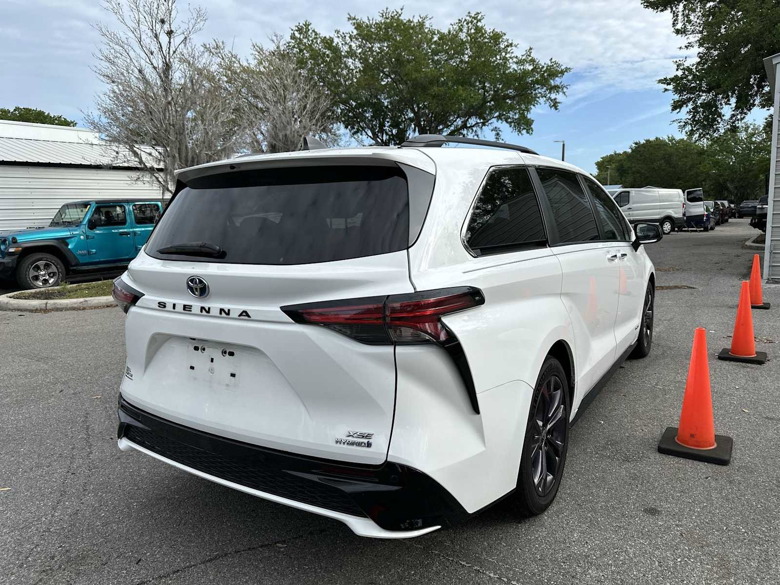 Used 2021 Toyota Sienna XSE image 6