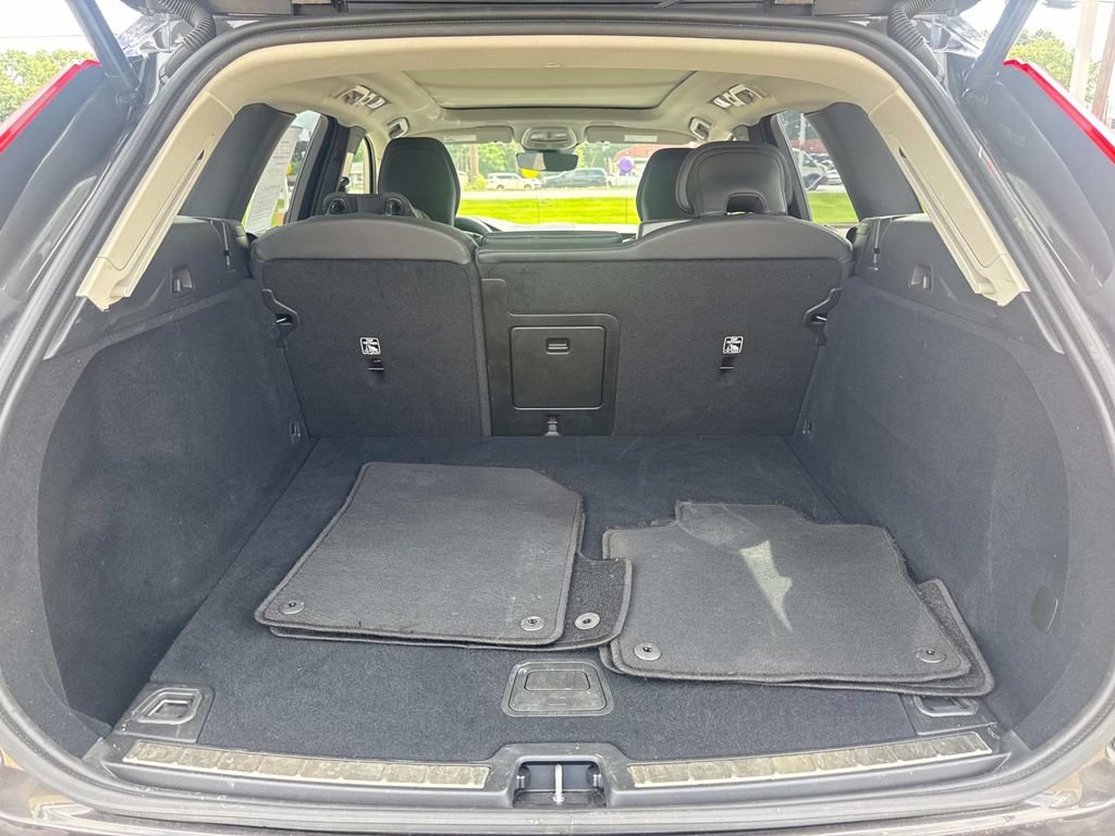 Certified 2025 Volvo XC60 B5 Plus AWD/4WD image 12