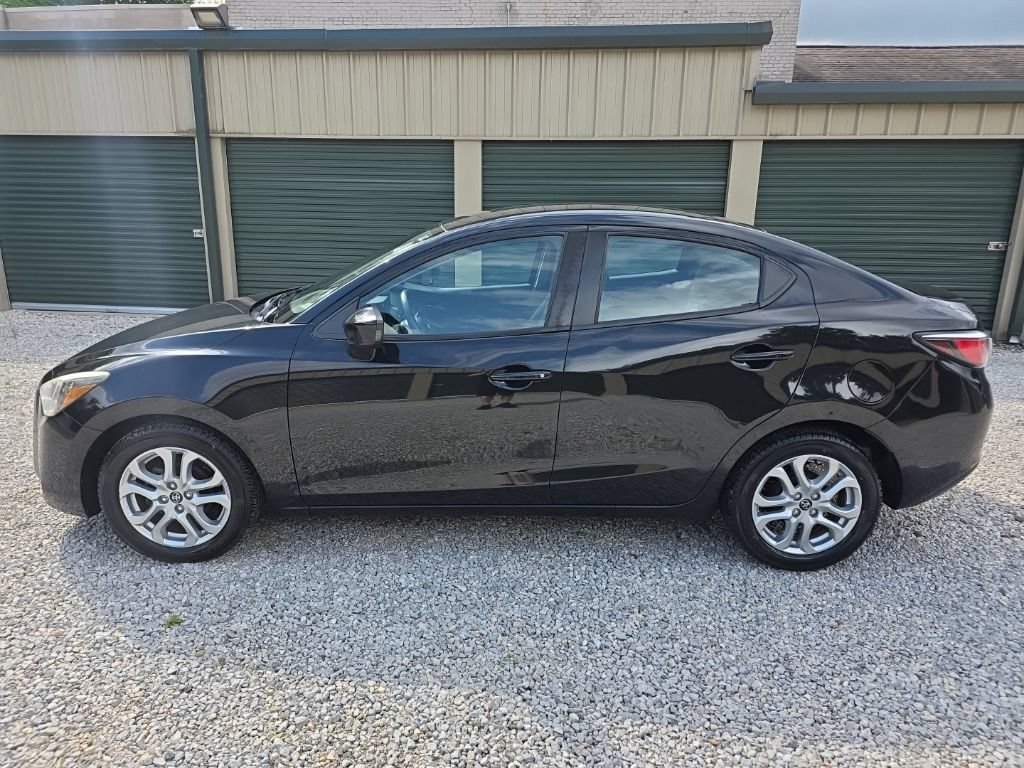 Certified 2017 Toyota Yaris iA FWD image 3