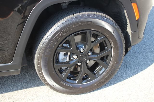 Used 2024 Jeep Grand Cherokee L Altitude AWD/4WD image 35
