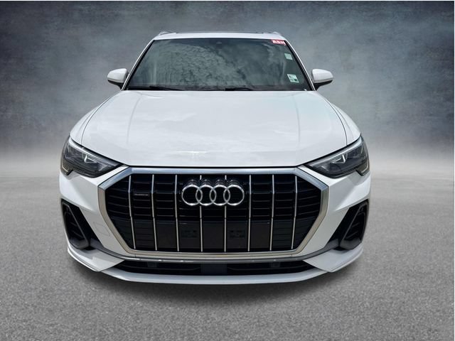 Used 2020 Audi Q3 2.0T Premium w/ Convenience Package AWD/4WD image 2