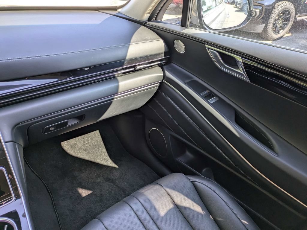 Used 2025 Genesis GV80 2.5T Standard AWD/4WD image 16