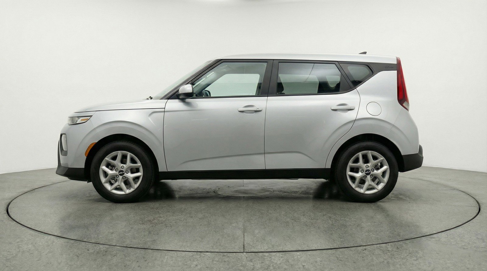 Used 2025 Kia Soul LX w/ LX Technology Package image 3