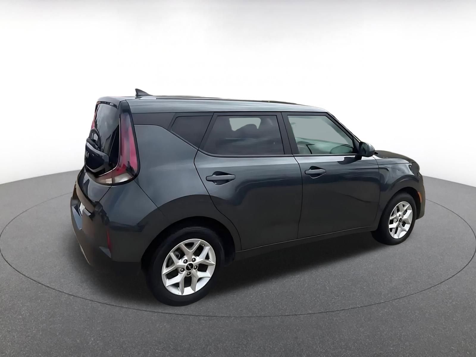 Used 2025 Kia Soul LX w/ LX Technology Package FWD image 15