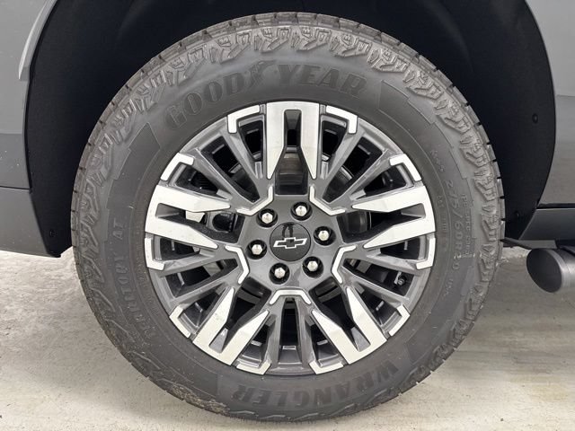New 2026 Chevrolet Suburban Z71 w/ Z71 Off-Road Package AWD/4WD image 40