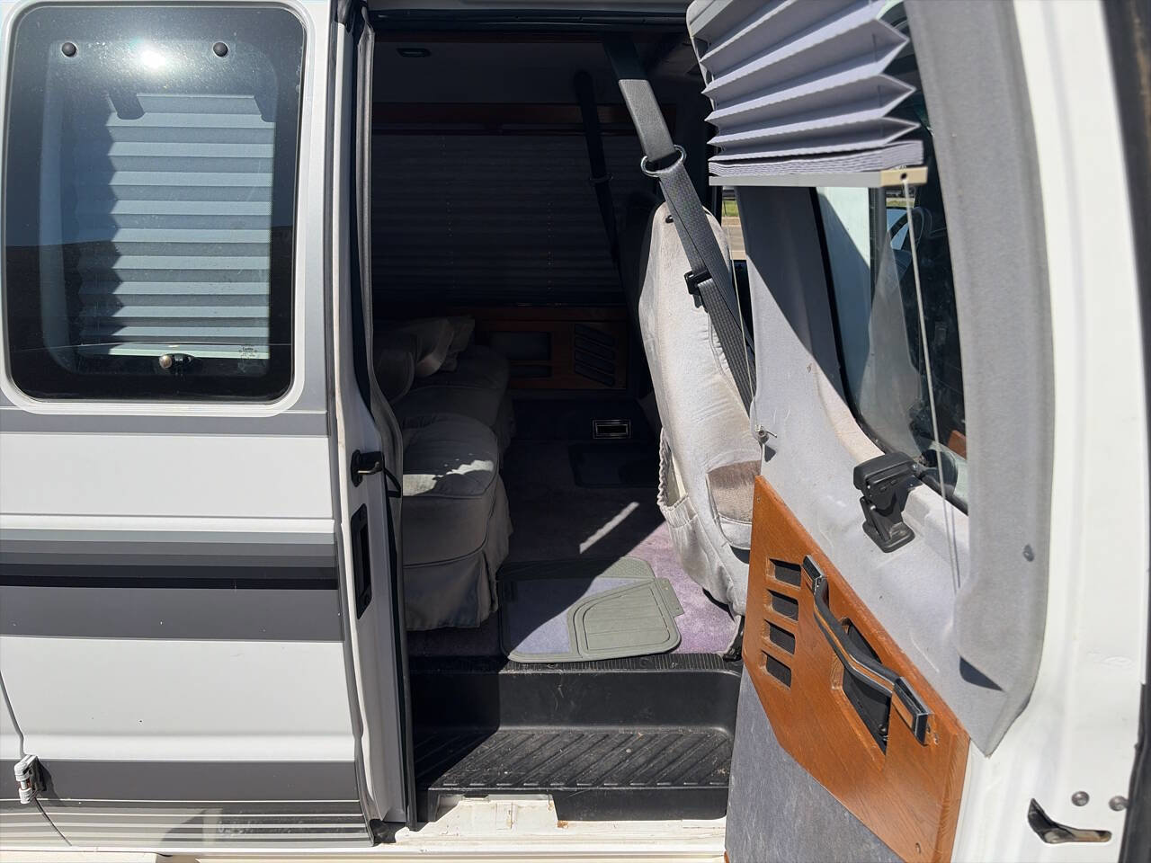Used 1994 Ford E-150 and Econoline 150 RWD image 3