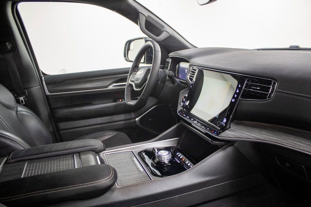 Used 2024 Jeep Wagoneer L Series II w/ Flexible Seating Group image 9