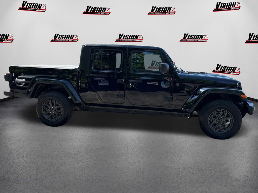 Used 2024 Jeep Gladiator Sport image 4