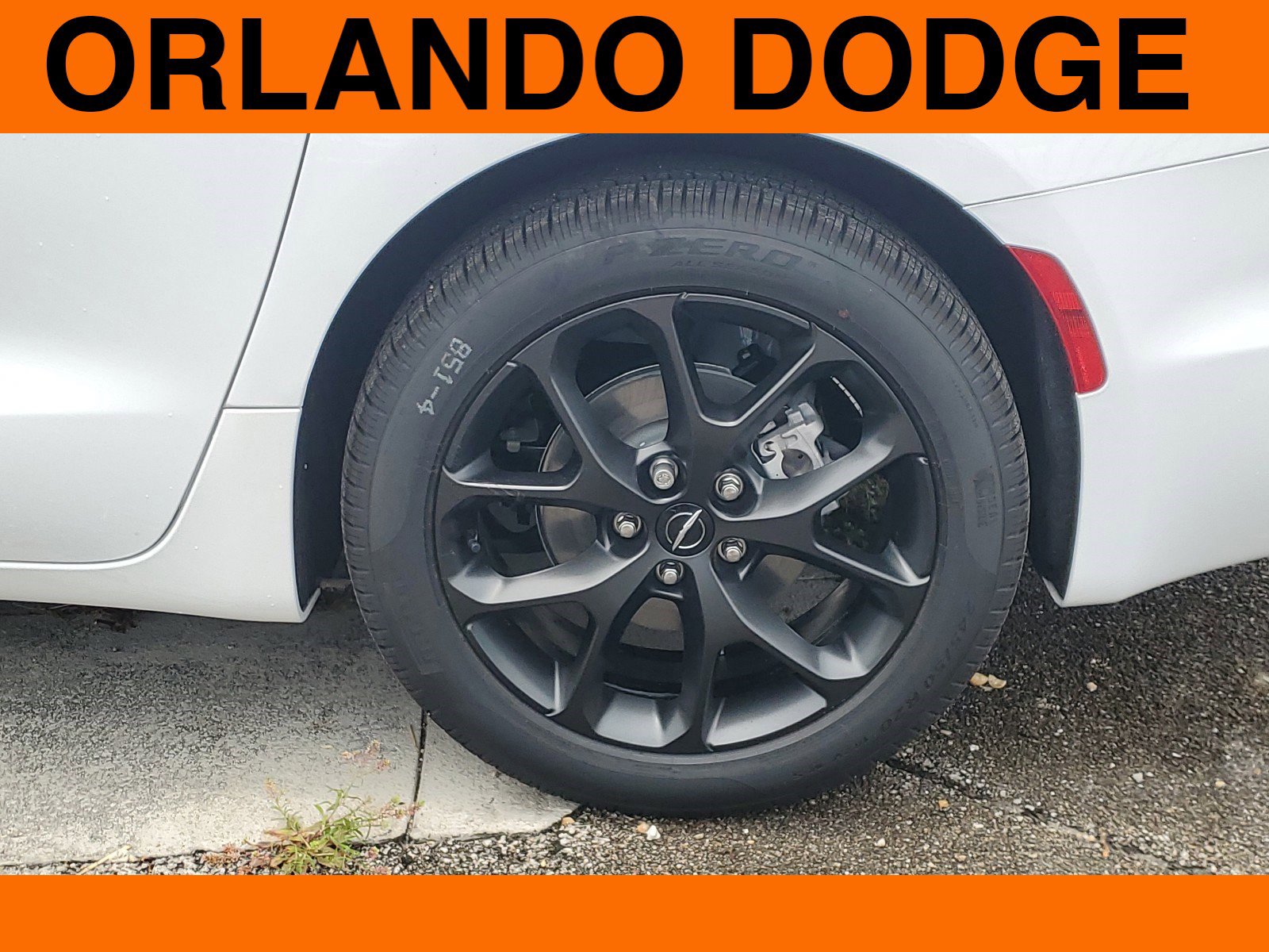 New 2024 Chrysler Pacifica Touring-L w/ Uconnect Theater Family Group image 9