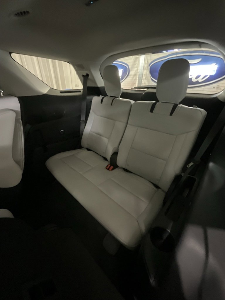 Used 2025 Ford Explorer Platinum w/ Ultimate Package image 12