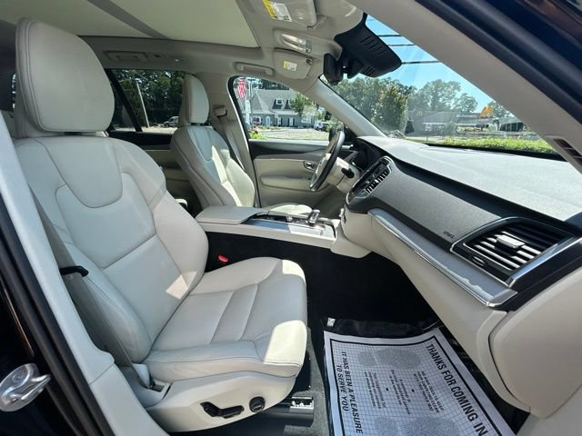 Certified 2025 Volvo XC90 B5 Core w/ Climate Package AWD/4WD image 14
