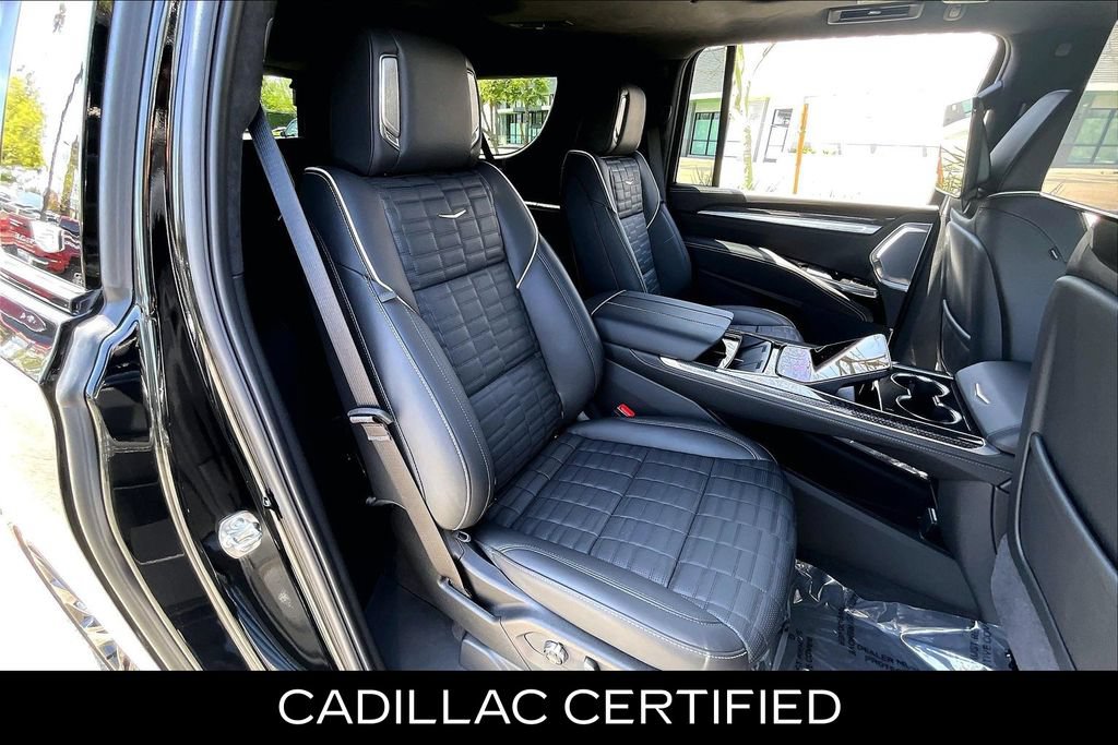 Used 2026 Cadillac Escalade ESV V AWD/4WD image 18
