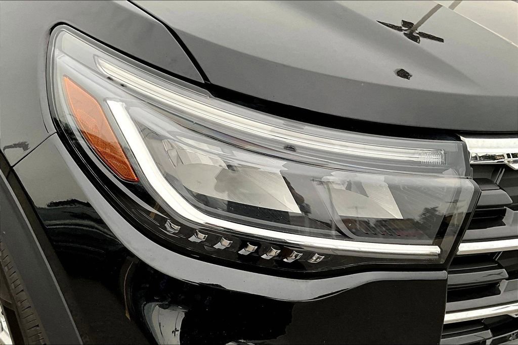 Certified 2025 Ford Explorer Active image 28