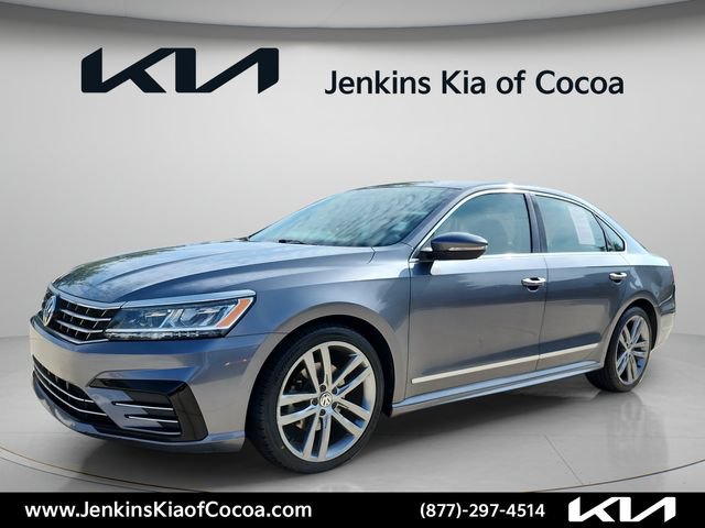 Used 2016 Volkswagen Passat 1.8T R-Line w/ R-Line Lighting Package FWD image 10