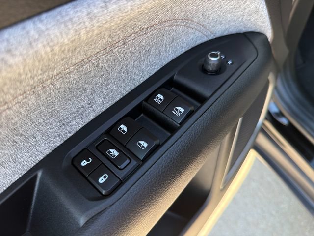 Used 2024 Jeep Compass Latitude AWD/4WD image 13
