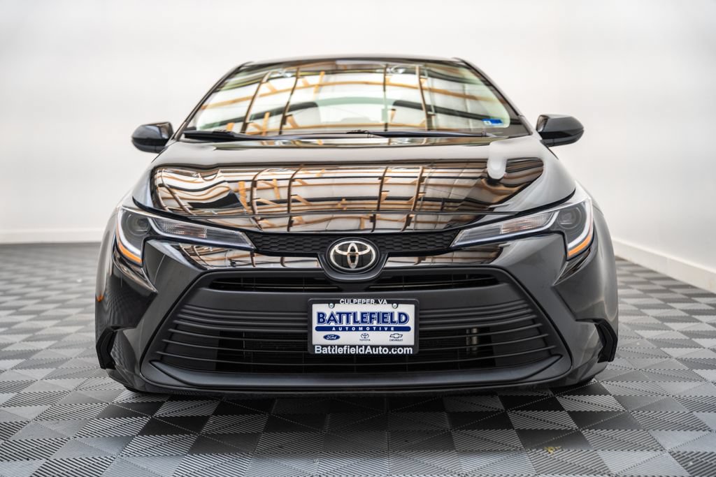 Certified 2025 Toyota Corolla LE FWD image 2