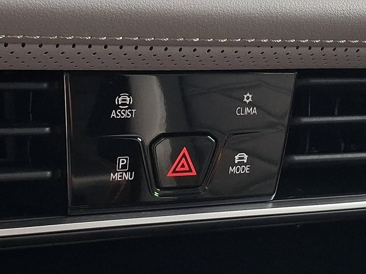 Used 2024 Volkswagen Atlas Peak Edition SE AWD/4WD image 24