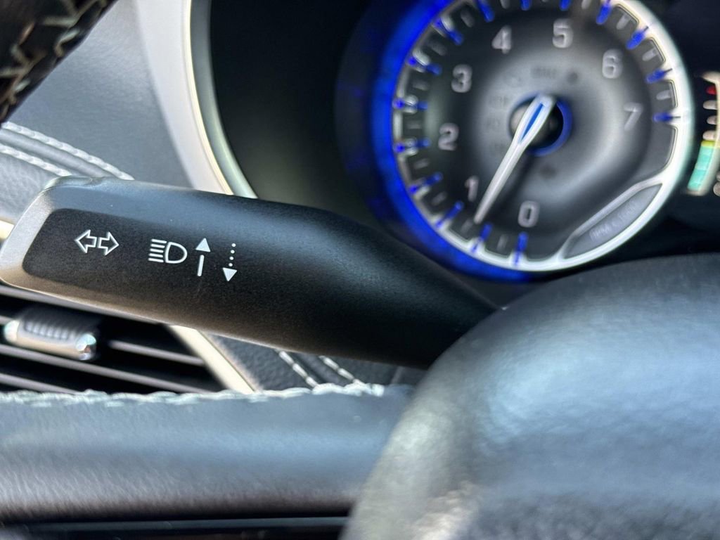 Used 2025 Chrysler Pacifica Limited FWD image 38