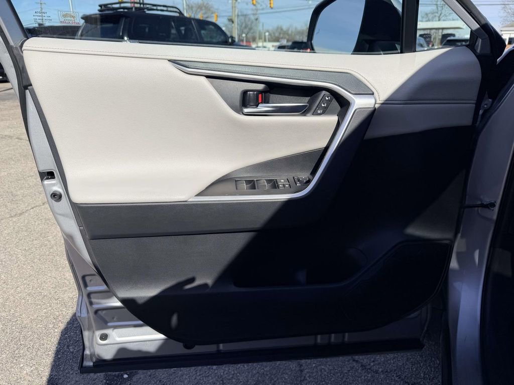 Certified 2020 Toyota RAV4 Limited image 17