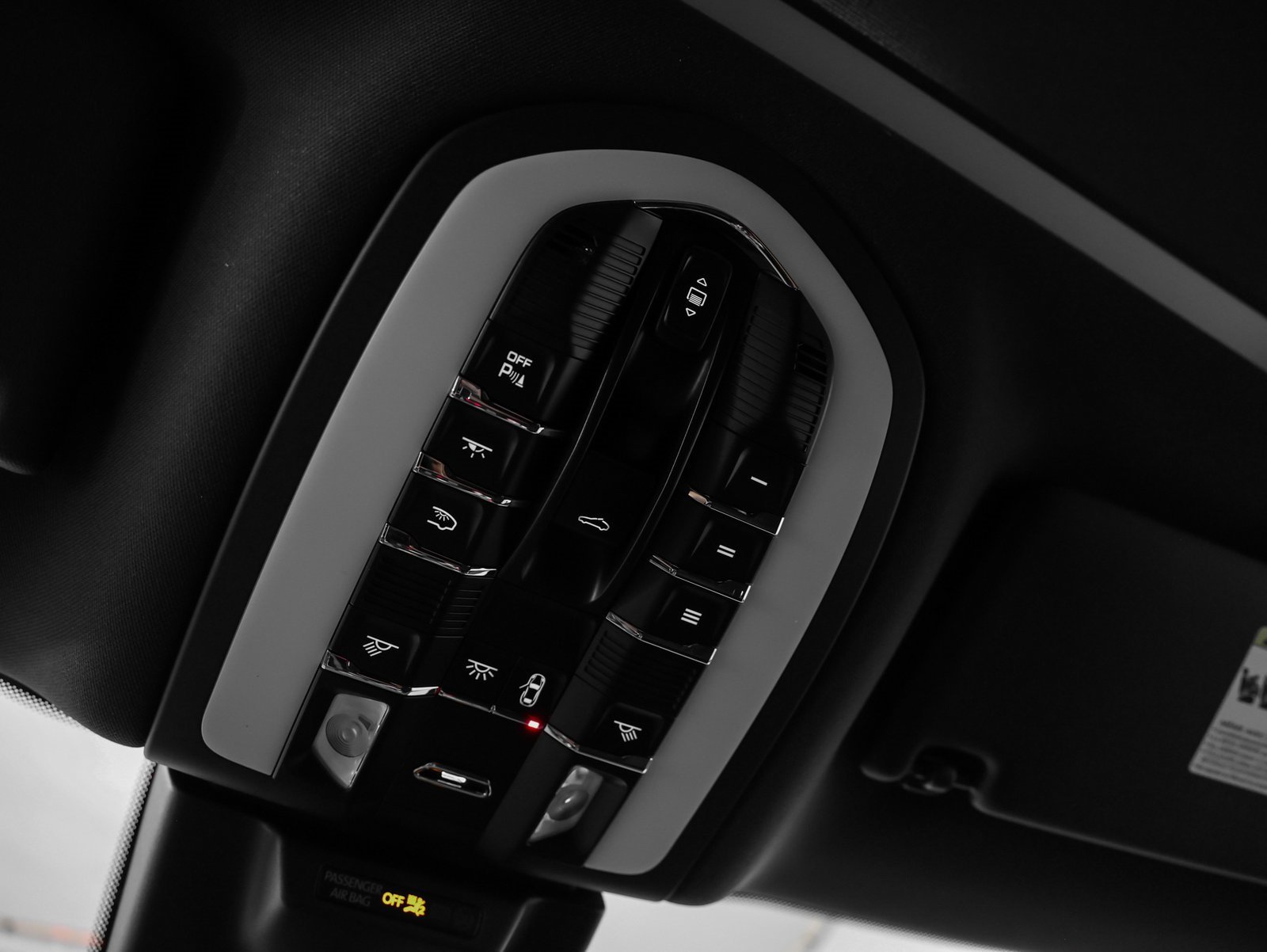 Certified 2025 Porsche Macan image 32