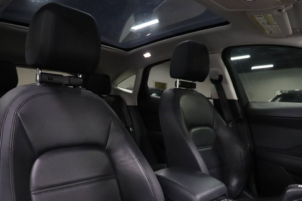 Used 2018 Jaguar E-PACE S image 24