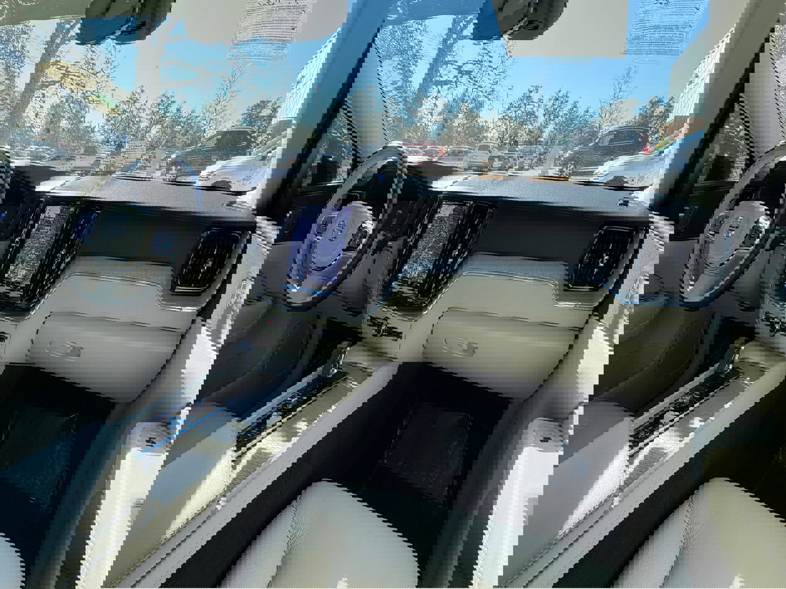 Certified 2024 Volvo XC60 B5 Plus image 13