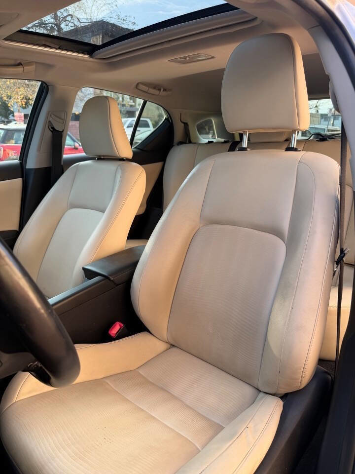 Used 2012 Lexus CT 200h Premium w/ Premium Audio Pkg image 16