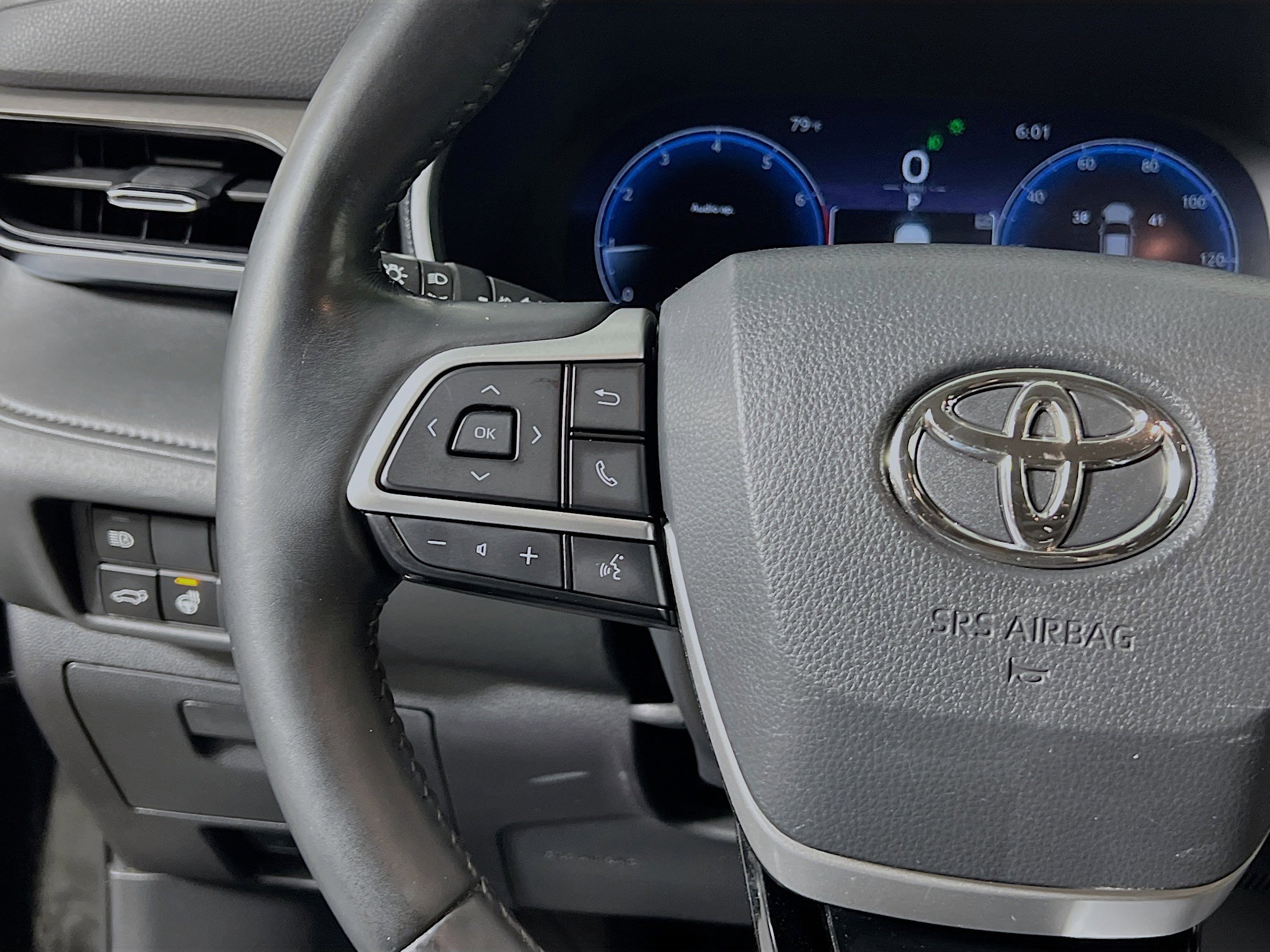 Used 2023 Toyota Highlander Limited image 19