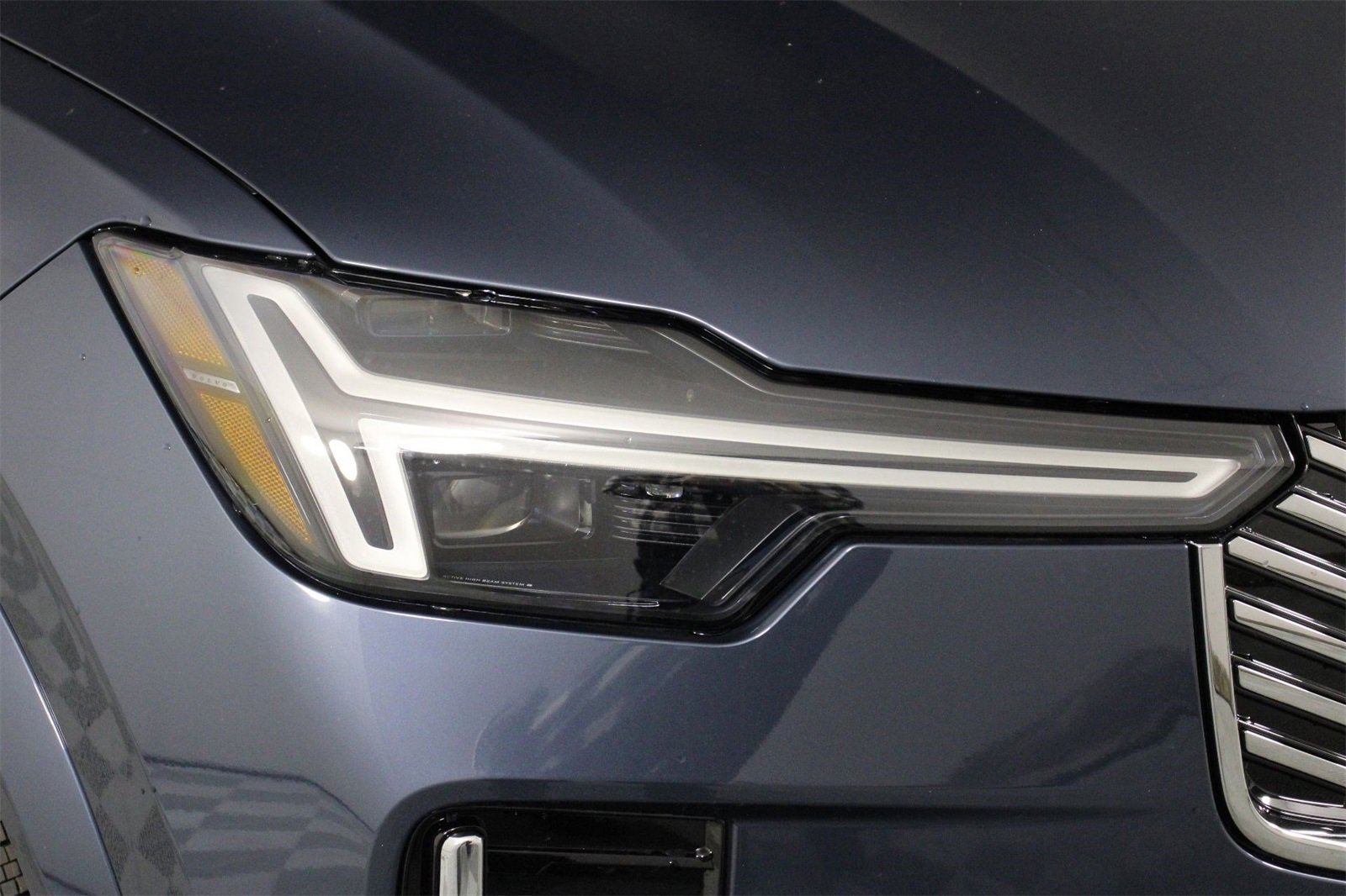 New 2025 Volvo XC90 B6 Core image 14