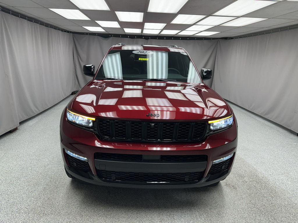 Used 2025 Jeep Grand Cherokee L Limited w/ Luxury Tech Group II AWD/4WD image 6