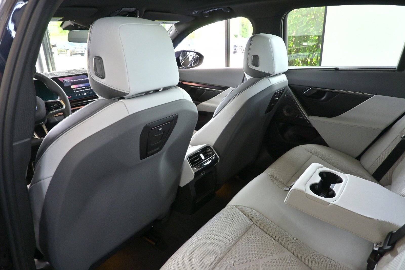 New 2024 BMW i5 eDrive40i w/ Executive Package image 13