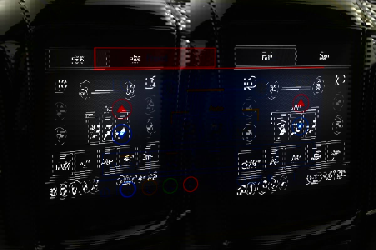 Used 2023 Chevrolet Traverse RS image 34