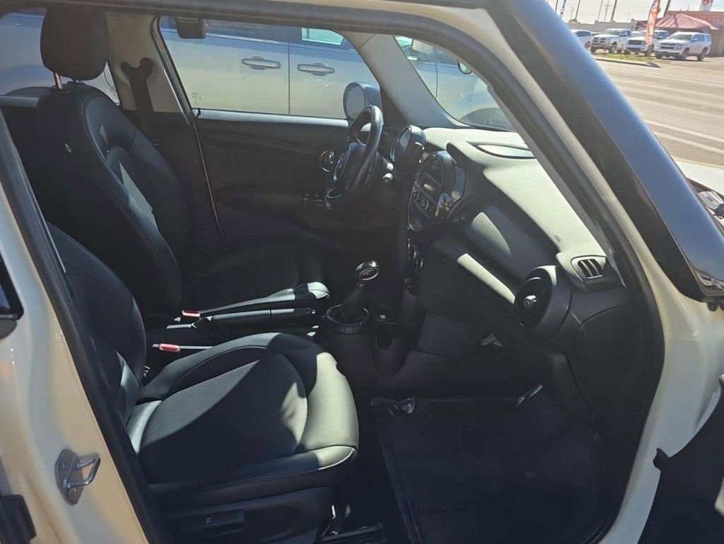 Used 2015 MINI Cooper 4-Door Hardtop image 11