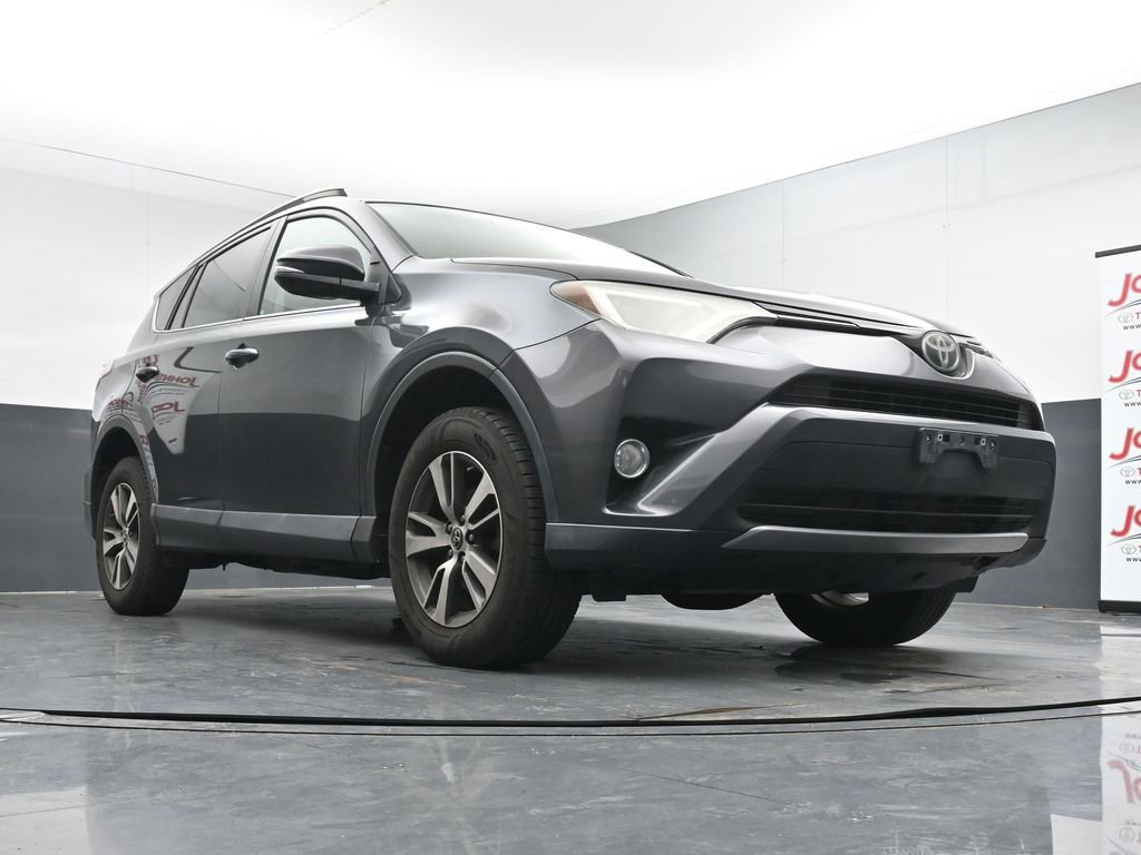 Used 2017 Toyota RAV4 XLE AWD/4WD image 18