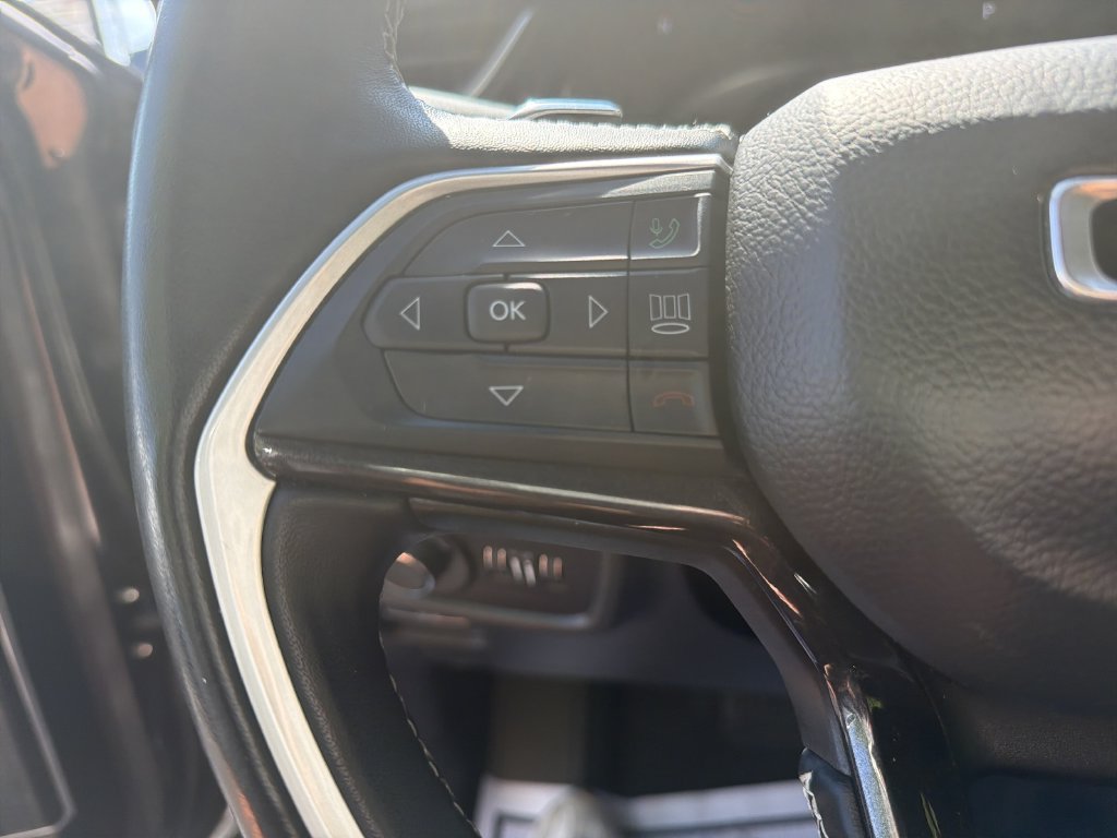 Used 2022 Jeep Grand Cherokee Laredo w/ Luxury Tech Group I AWD/4WD image 25