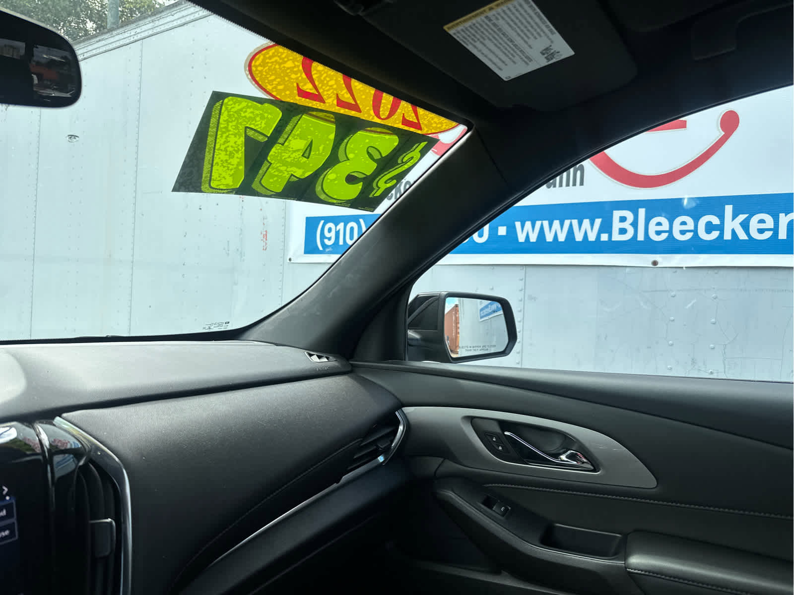 Used 2022 Chevrolet Traverse LT image 40