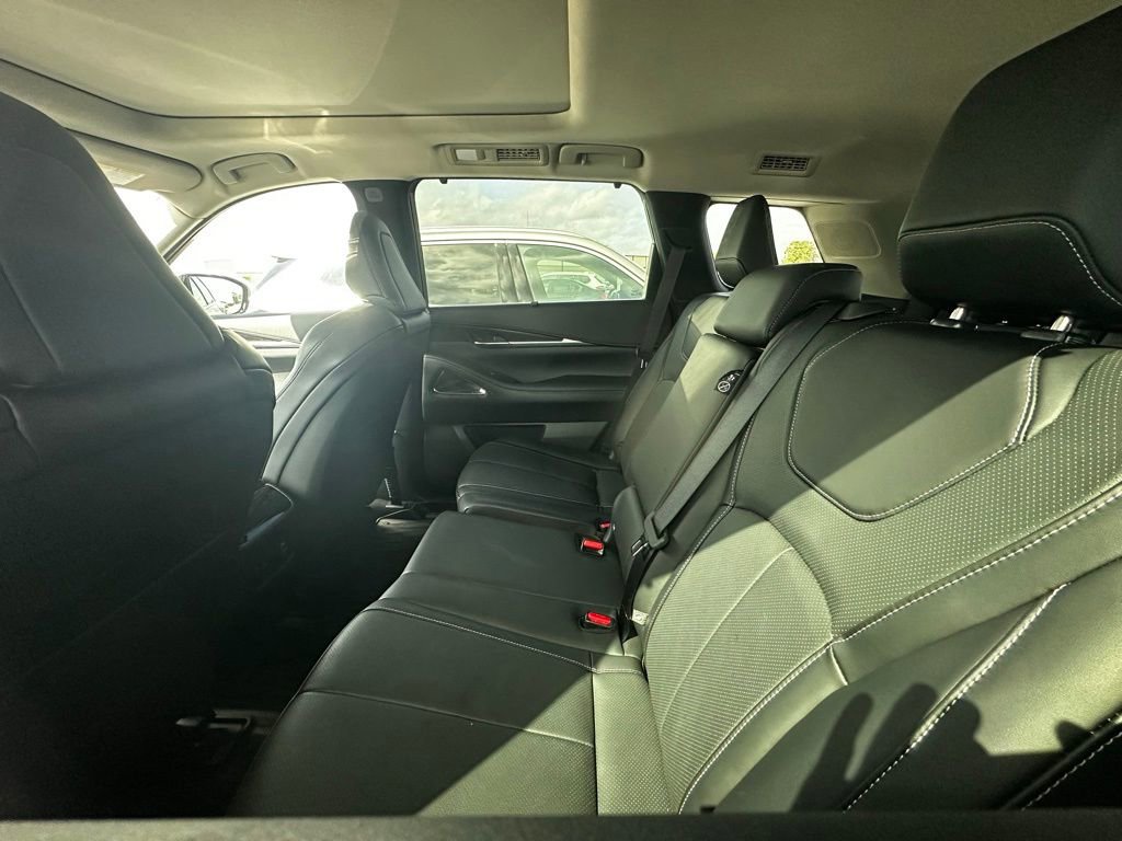 Used 2023 INFINITI QX60 Sensory w/ Cargo Package image 6