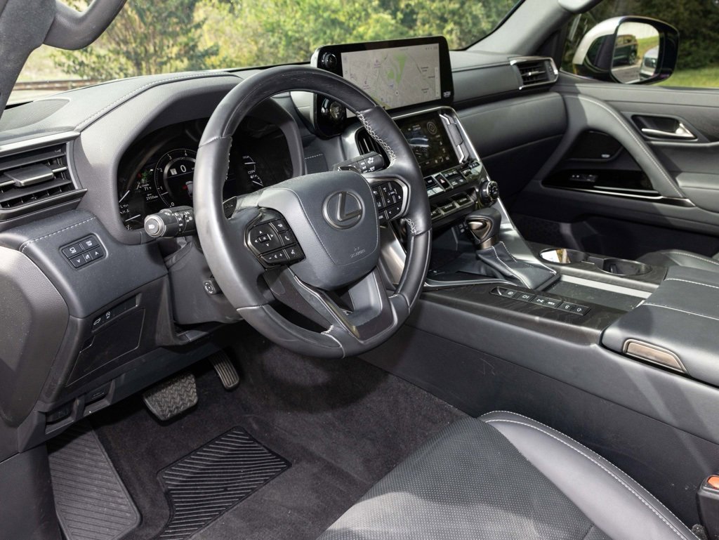 Used 2024 Lexus LX 600 4WD w/ Luxury Package image 2