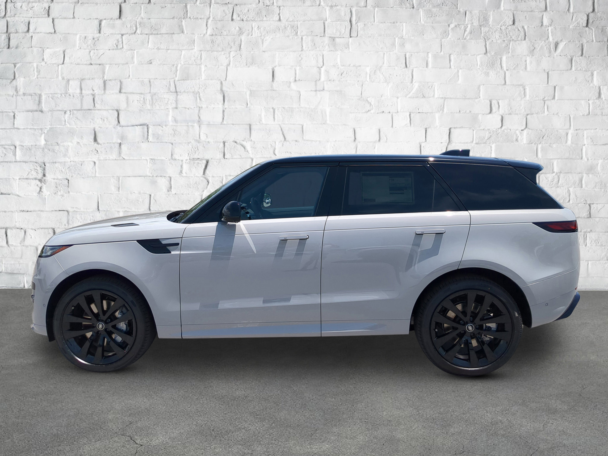 New 2025 Land Rover Range Rover Sport Dynamic SE image 3